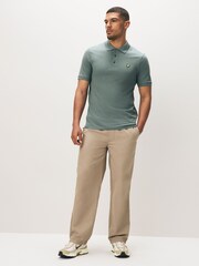 قميص بولو سادة من Lyle & Scott - صورة 3 من 4