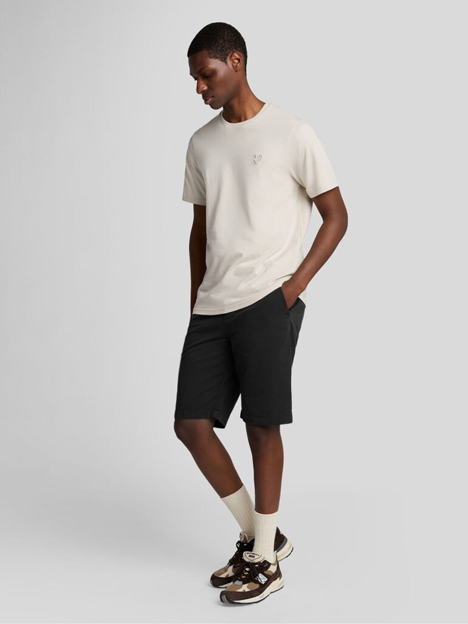 Lyle and Scott Chino Shorts In Black, Men's Size 32 - Image 3