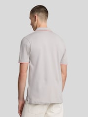 رمادي فاتح - قميص بولو سادة من Lyle & Scott - صورة 3 من 5