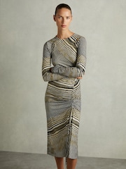Черный/оливковый - Reiss Riyo Printed Ruched средних размеров платья - Изображение 1 из 8
