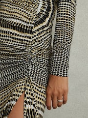 Черный/оливковый - Reiss Riyo Printed Ruched средних размеров платья - Изображение 5 из 8