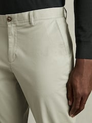 Pantalones chinos de algodón de corte slim de Reiss - Imagen 4 de 7