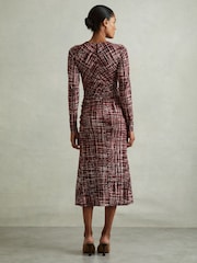 Reiss Red Riyo Printed Ruched Midi Dress - Image 4 of 5
