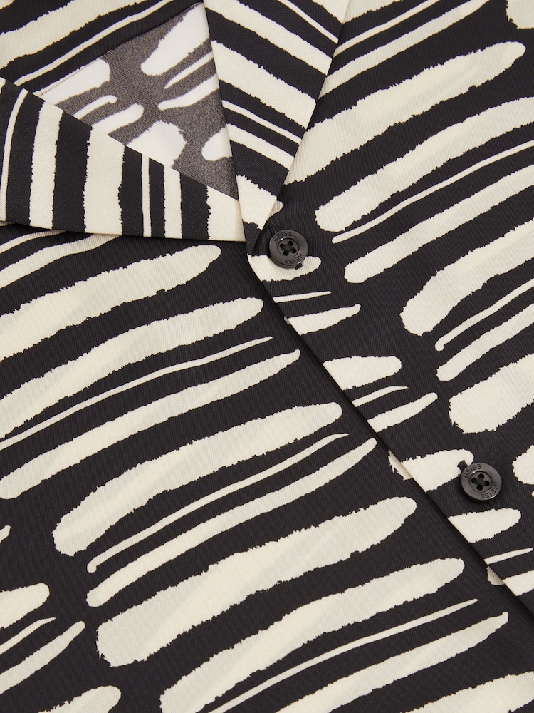 Reiss Black/White Knox Abstract-Print Twill Cuban-Collar Shirt - Image 7 of 7