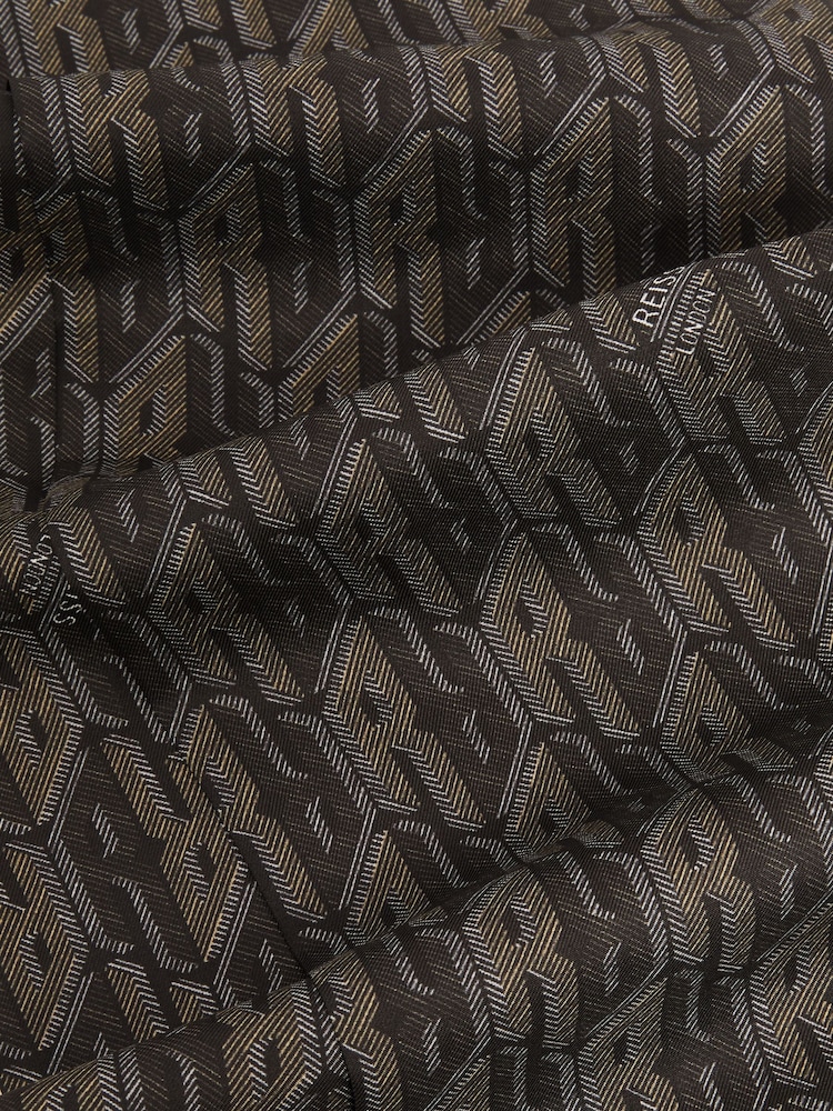 Bufanda de vestir con monograma en jacquard y sarga de seda Mallory de Reiss - Imagen 5 de 5