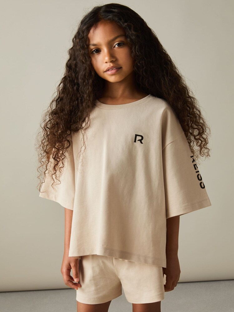 طقم شورت وتيشِرت من قماش جيرسيه قطني تشكيلة Carly من Reiss - صورة 1 من 5 طقم شورت وتيشِرت من قماش جيرسيه قطني تشكيلة Carly من Reiss - صورة 1 من 5
