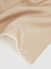 Pañuelo de bolsillo de seda con diseño de puntitos Liam de Reiss - Imagen 4 de 4