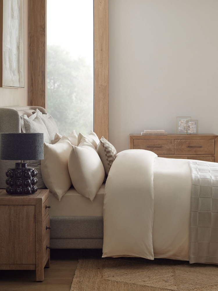 Ivory N. Premium 400 Thread Count 100% Egyptian Cotton Sateen Luxury Duvet Cover And Pillowcase Set - Image 2 of 5