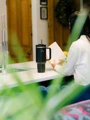 Stanley Black Tonal Quencher H2.0 FlowState Tumbler Water Bottle 1.18L - Image 2 of 5