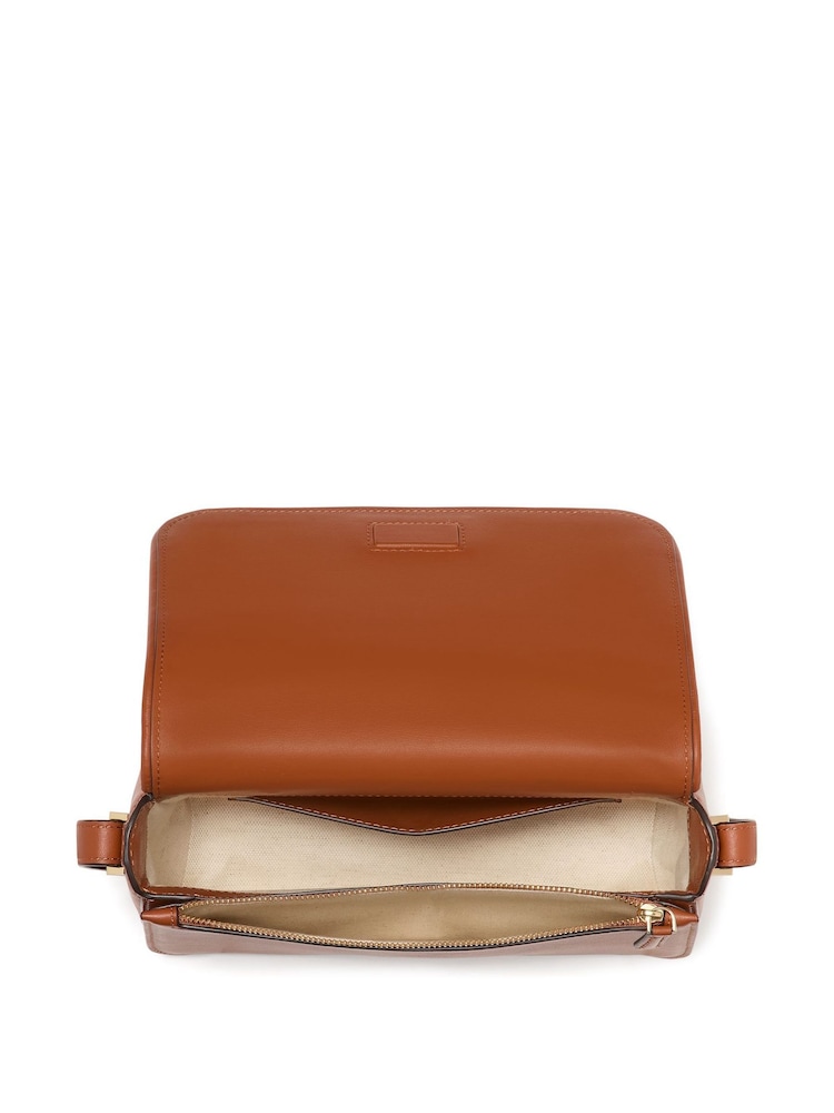 Bolso de color crema con solapa de kate spade new york - Imagen 6 de 6