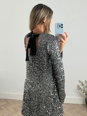 Style Cheat Silver Evelyn Sequin Bow Back Sequin Dress - Image 2 of 4