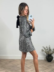 Style Cheat Silver Evelyn Sequin Bow Back Sequin Dress - Image 4 of 4