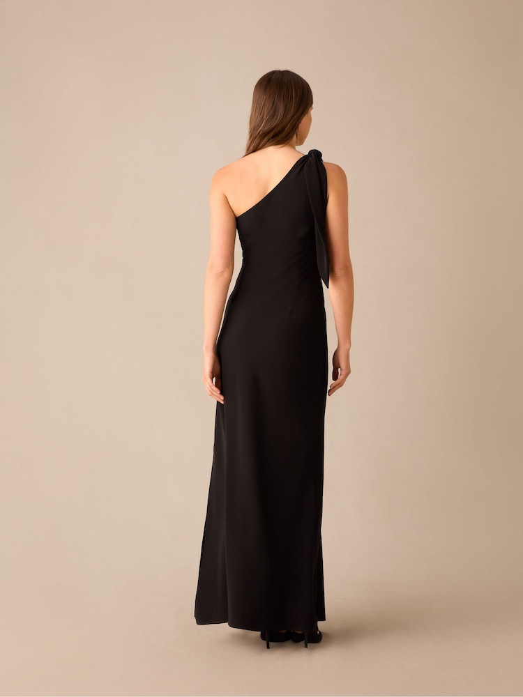 Ro&Zo Black Petite Ro&Zo Charlotte Crepe One Shoulder Maxi Dress - Image 5 of 5