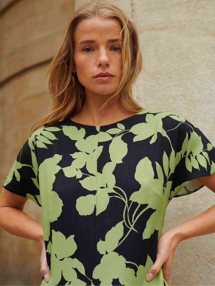 Grün/Ground - Ro&Zo Victoria Green Floral Print Flutter Sleeve Dress - Bild 2 von 6