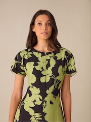 Grün/Ground - Ro&Zo Victoria Green Floral Print Flutter Sleeve Dress - Bild 4 von 6