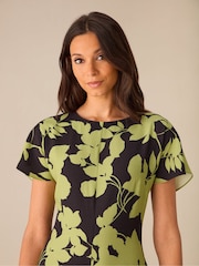 Grün/Ground - Ro&Zo Victoria Green Floral Print Flutter Sleeve Dress - Bild 5 von 6