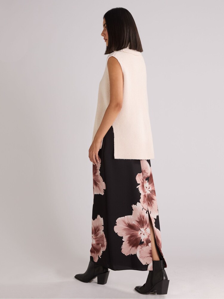 Ro&Zo Black Petite Mono Floral Placement Print Skirt - Image 3 of 3