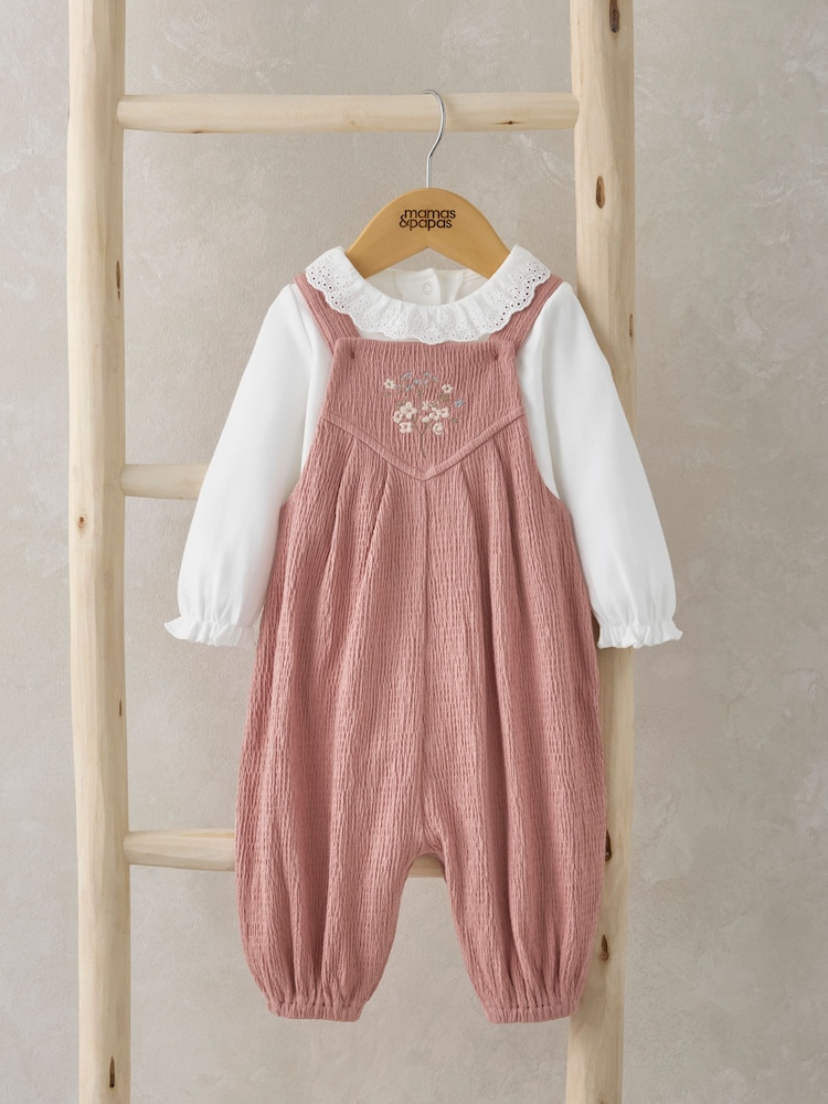 Conjunto de peto y bodi de algodón 100% con efecto arrugado en rosa de Mamas & Papas - Imagen 1 de 4 Conjunto de peto y bodi de algodón 100% con efecto arrugado en rosa de Mamas & Papas - Imagen 1 de 4