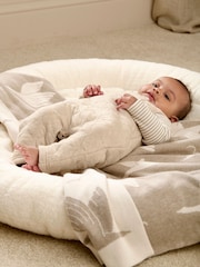 Mamas & Papas gesteppte braune Latzhose und Bodysuit im Set mit Bärenohren - Bild 2 von 8