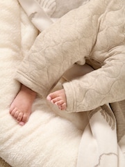 Mamas & Papas gesteppte braune Latzhose und Bodysuit im Set mit Bärenohren - Bild 4 von 8