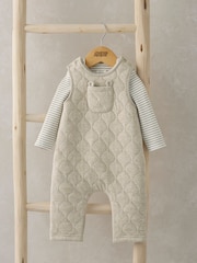 Mamas & Papas gesteppte braune Latzhose und Bodysuit im Set mit Bärenohren - Bild 5 von 8