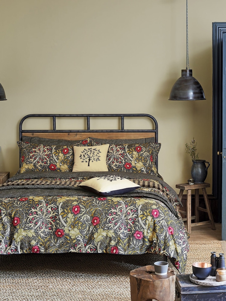 Morris & Co Black Seaweed Duvet Cover and Pillowcase 100% Cotton Set - Image 1 of 3