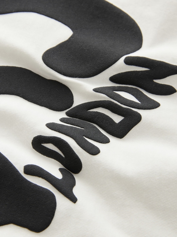 Weiß - SmallSaints – Orlando – Rundhals-T-Shirt mit Logo für Jungen in Übergröße aus 100 % Baumwolle - Bild 7 von 7 Weiß - SmallSaints – Orlando – Rundhals-T-Shirt mit Logo für Jungen in Übergröße aus 100 % Baumwolle - Bild 7 von 7