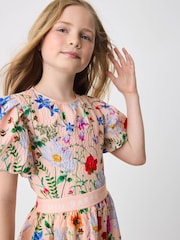 Rosa pêssego - Vestido Baker by Ted Baker com estampa floral texturizada rosa pêssego - Imagem 4 de 10