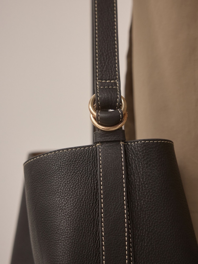 Black Leather Shoulder Bag - Image 6 of 11