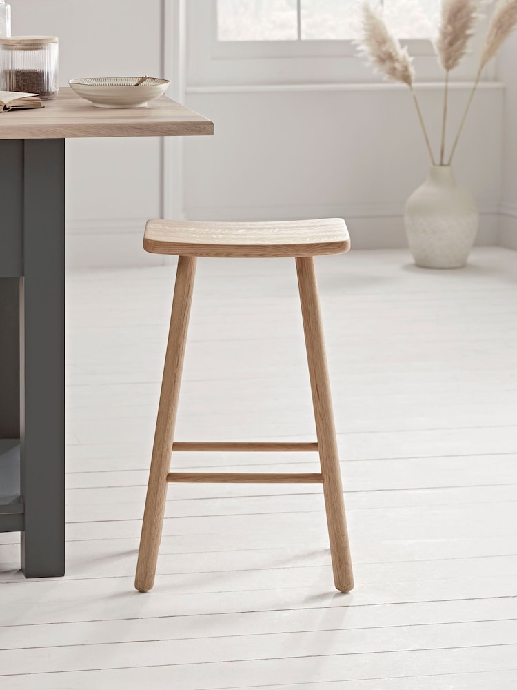 Cox & Cox Natural Oak Curved Topped Bar Stool - Image 2 of 5