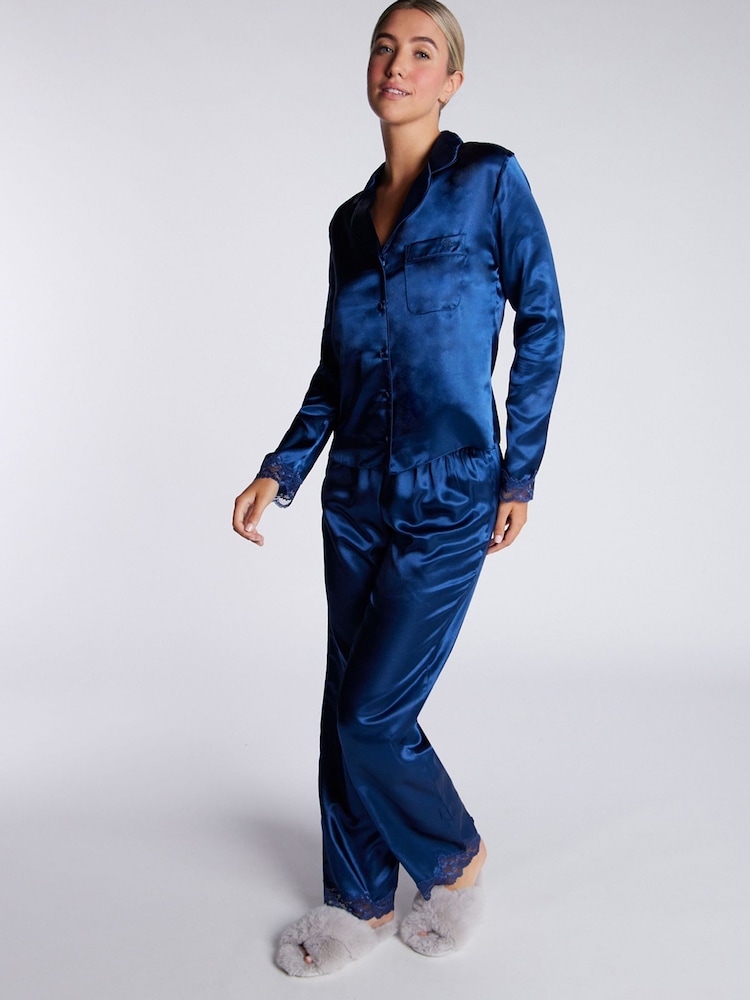Boux Avenue Amelia Satin-Pyjama-Set mit langer Hose - Bild 1 von 6 Boux Avenue Amelia Satin-Pyjama-Set mit langer Hose - Bild 1 von 6