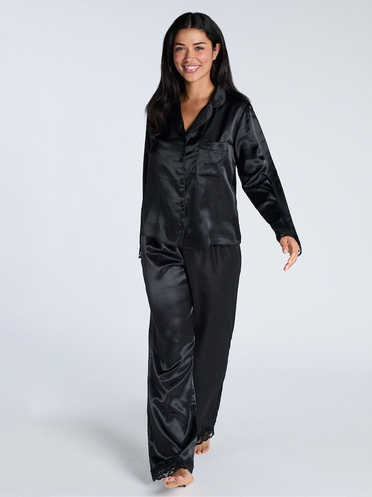 Boux Avenue Amelia Satin-Pyjama-Set mit langer Hose - Bild 1 von 5 Boux Avenue Amelia Satin-Pyjama-Set mit langer Hose - Bild 1 von 5