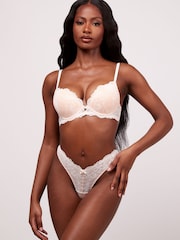 Crema - Sujetador con escote acolchado de encaje Aliyah de Boux Avenue - Imagen 1 de 4