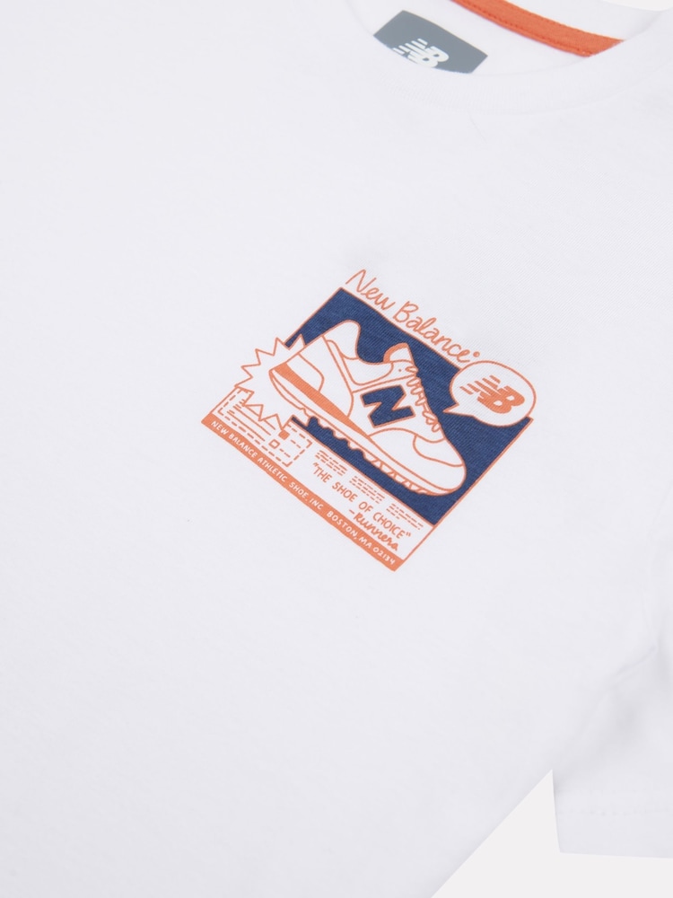تيشِرت للأولاد من القطن 100% مزيّن بملصق حذاء رياضي من New Balance - صورة 3 من 3