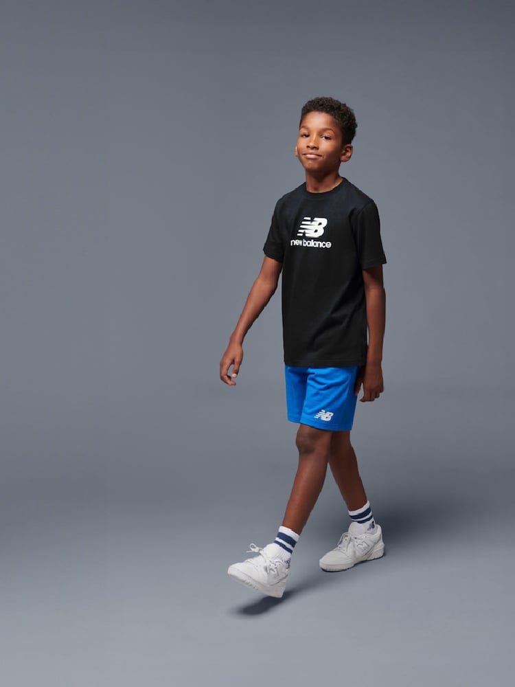 أسود - تيشرت جيرسيه قطن 100% مزيّن بشعار مكدس من New Balance Kids - صورة 2 من 9 أسود - تيشرت جيرسيه قطن 100% مزيّن بشعار مكدس من New Balance Kids - صورة 2 من 9