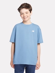 Temno modra - New Balance Kids majica iz džersija z majhnim logotipom 100% bombaž - Slika 1 iz 6