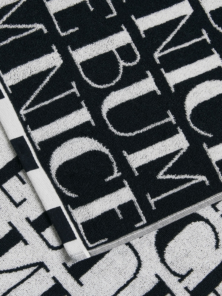 Monochrome Slogan Nice Bum 100% Cotton Towels - Image 5 of 5