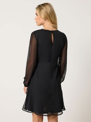 Schwarz - M&Co Petite Long Sleeve Chiffon Dress - Bild 3 von 6