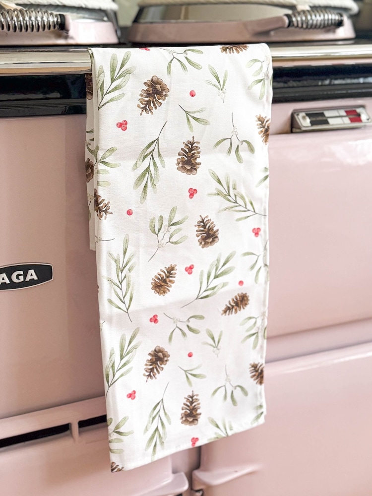 Avalon Home White Red Mistletoe Tea 100% Cotton Towel - Image 1 of 4