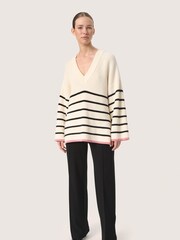 Soaked in Luxury Loose Fit Musling V-Neck Pullover White Jumper - Image 3 of 6