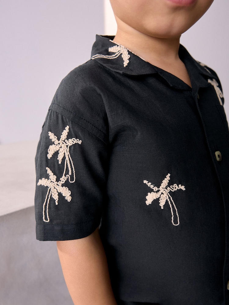 Black Palm Tree Embroidery Revere Collar Short Sleeve Texture Shirt And Shorts Set (3mths-7yrs) - Image 2 of 9 Black Palm Tree Embroidery Revere Collar Short Sleeve Texture Shirt And Shorts Set (3mths-7yrs) - Image 2 of 9