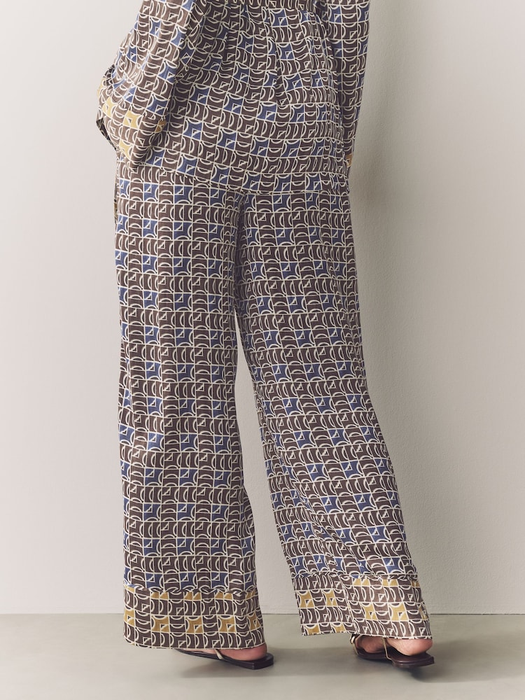 Bleu/marron imprimé géométrique - Pantalons texturés à taille élastiquée en Satin - Image 3 of 7