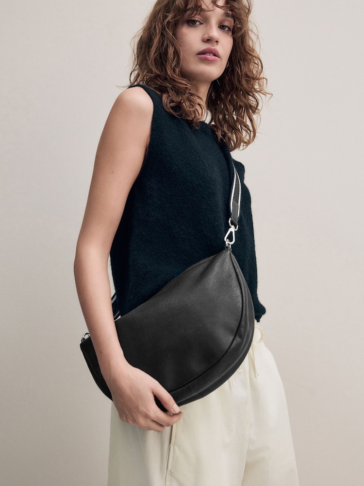 Schwarz - Umhänge Tasche aus Leder - Bild 1 von 9 Schwarz - Umhänge Tasche aus Leder - Bild 1 von 9