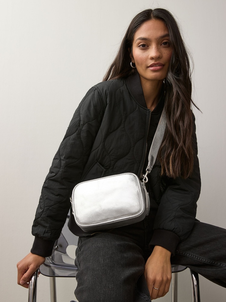 Metalizado - Bolso de cuero para cámara - Imagen 1 de 11 Metalizado - Bolso de cuero para cámara - Imagen 1 de 11