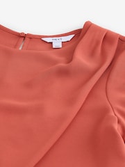 Naranja quemado - Short Sleeve Crepe Asymmetric Top - Imagen 6 de 7