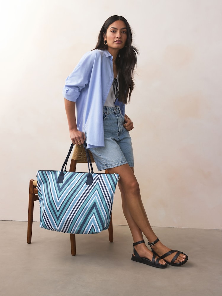 Blue Foldaway Shoulder Bag - Image 2 of 9 Blue Foldaway Shoulder Bag - Image 2 of 9