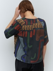 Estampado azul marino - Short Sleeve Crepe Boxy T-Shirt - Imagen 2 de 7