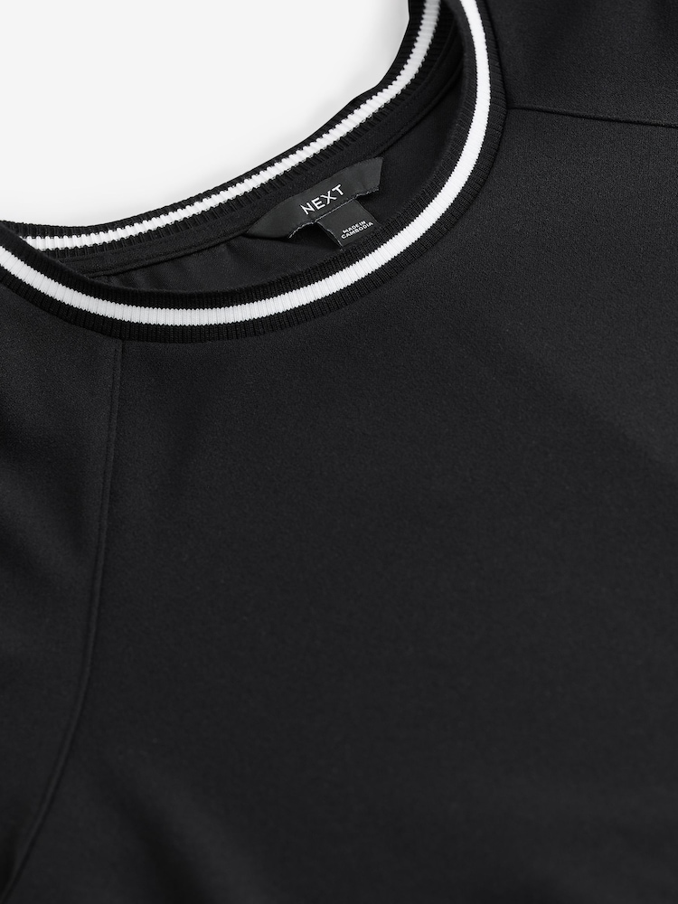 Negro - Contrast Neck Trim Crepe Boxy T-Shirt - Imagen 7 de 7 Negro - Contrast Neck Trim Crepe Boxy T-Shirt - Imagen 7 de 7