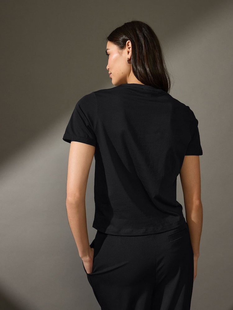 Negro - Camiseta de algodón 100 % con bolsillo adornado - Imagen 2 de 6 Negro - Camiseta de algodón 100 % con bolsillo adornado - Imagen 2 de 6