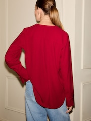 أحمر - Relaxed Fit Long Sleeve Overhead V-Neck Blouse - صورة 4 من 8